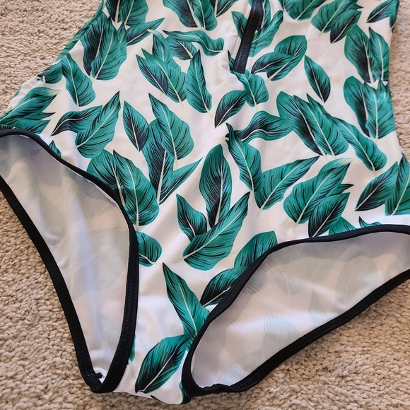 Womens Green swimsuit - Picture 9 of 11